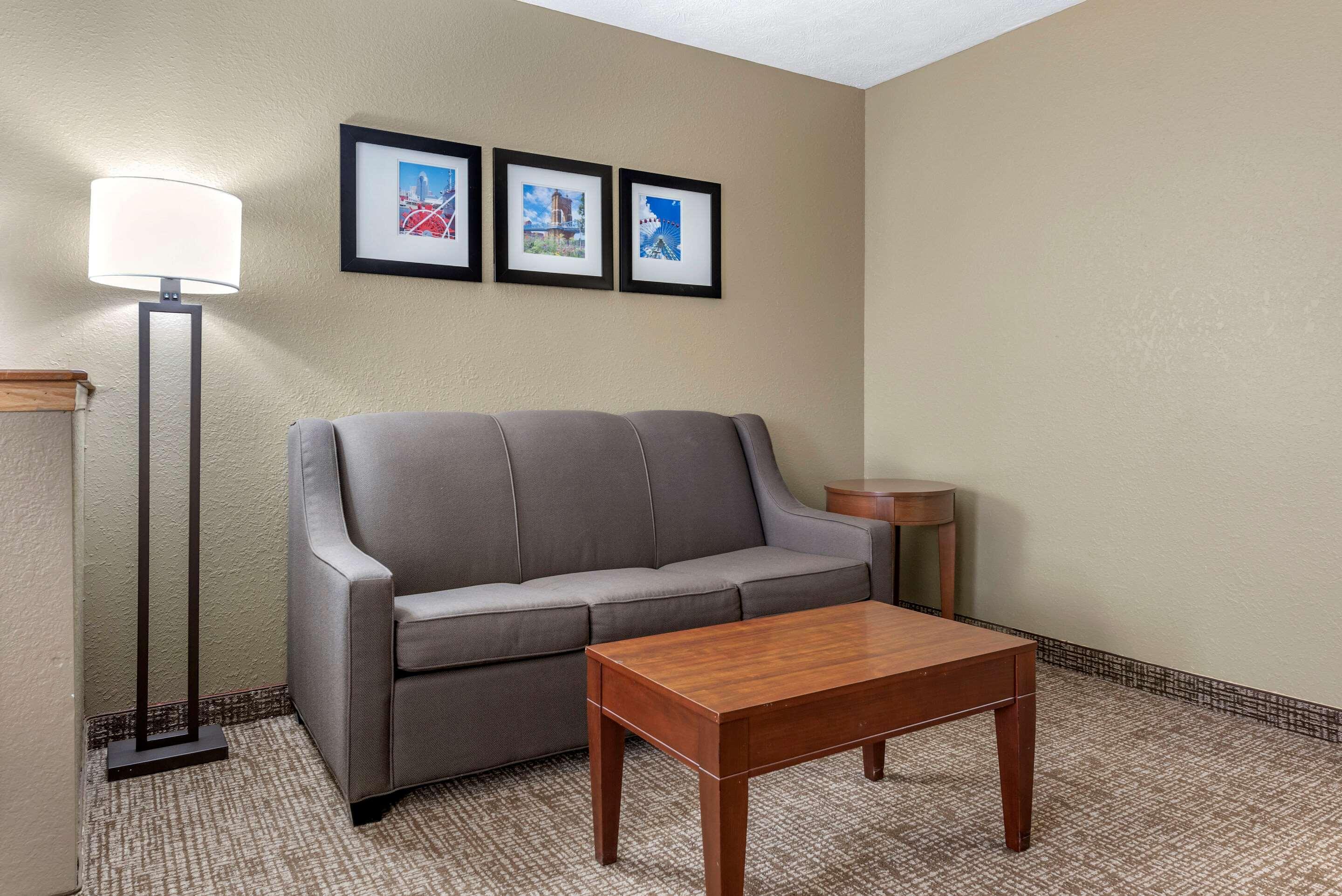 Comfort Inn & Suites Cincinnati Eastgate Exteriör bild