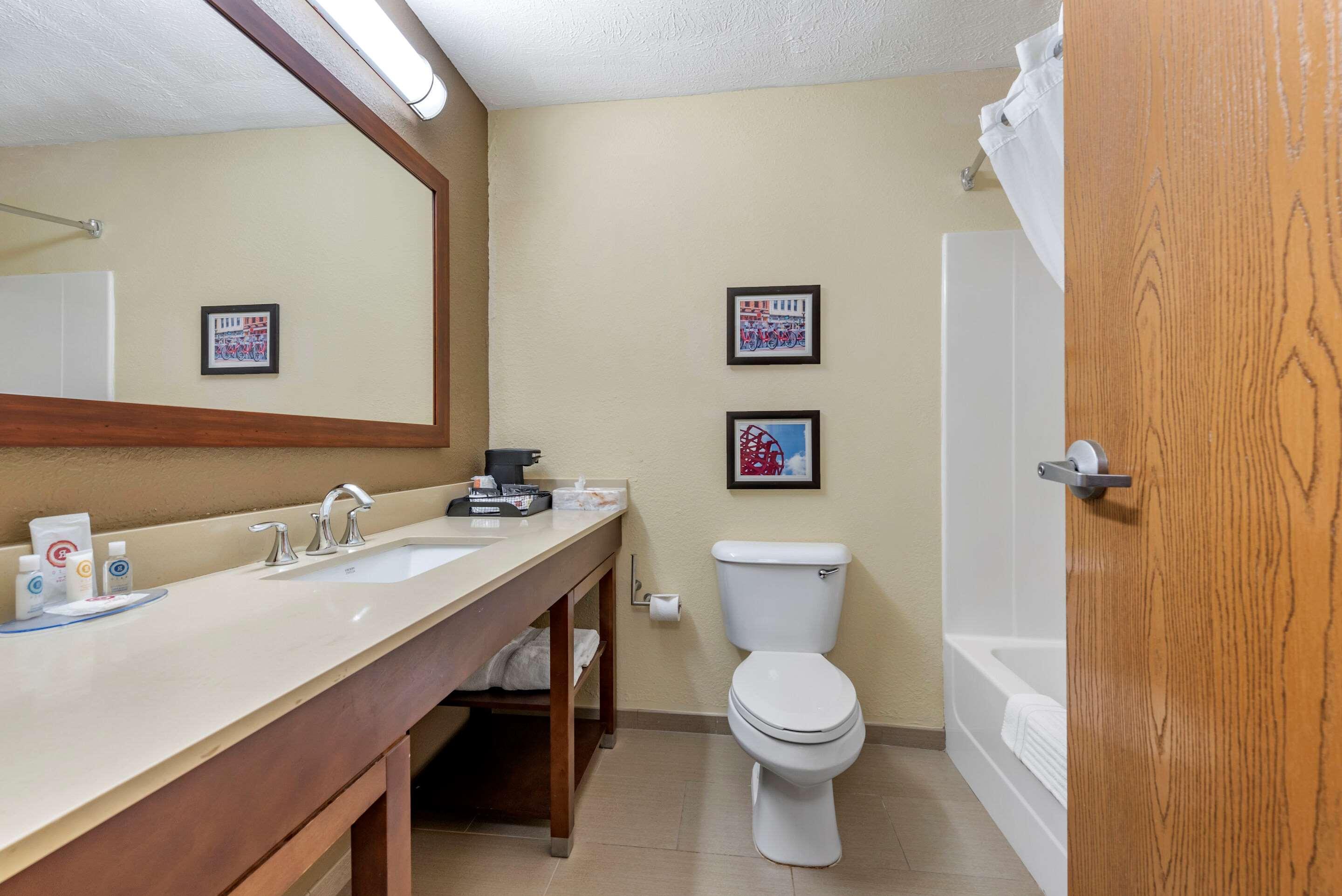 Comfort Inn & Suites Cincinnati Eastgate Exteriör bild