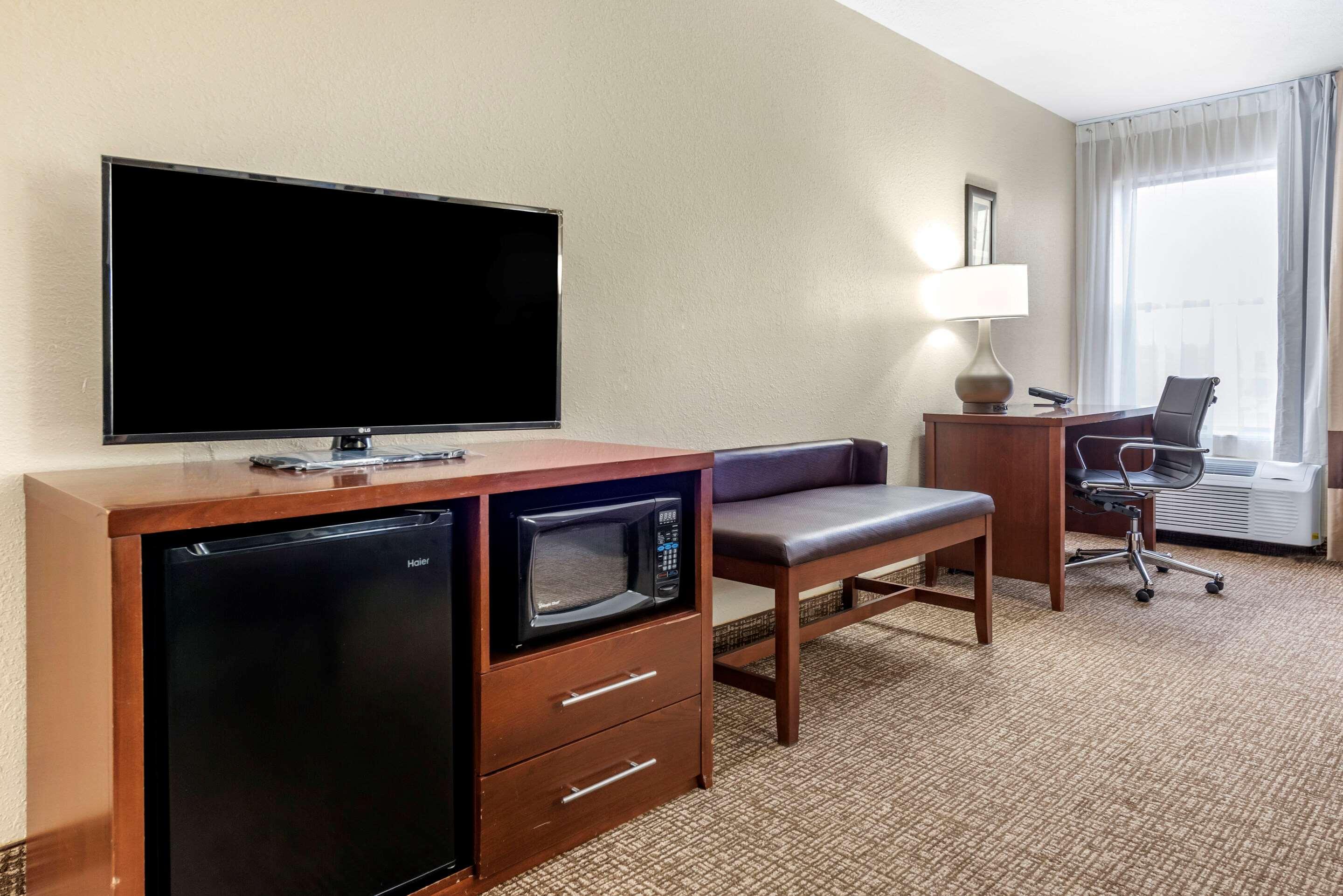 Comfort Inn & Suites Cincinnati Eastgate Exteriör bild