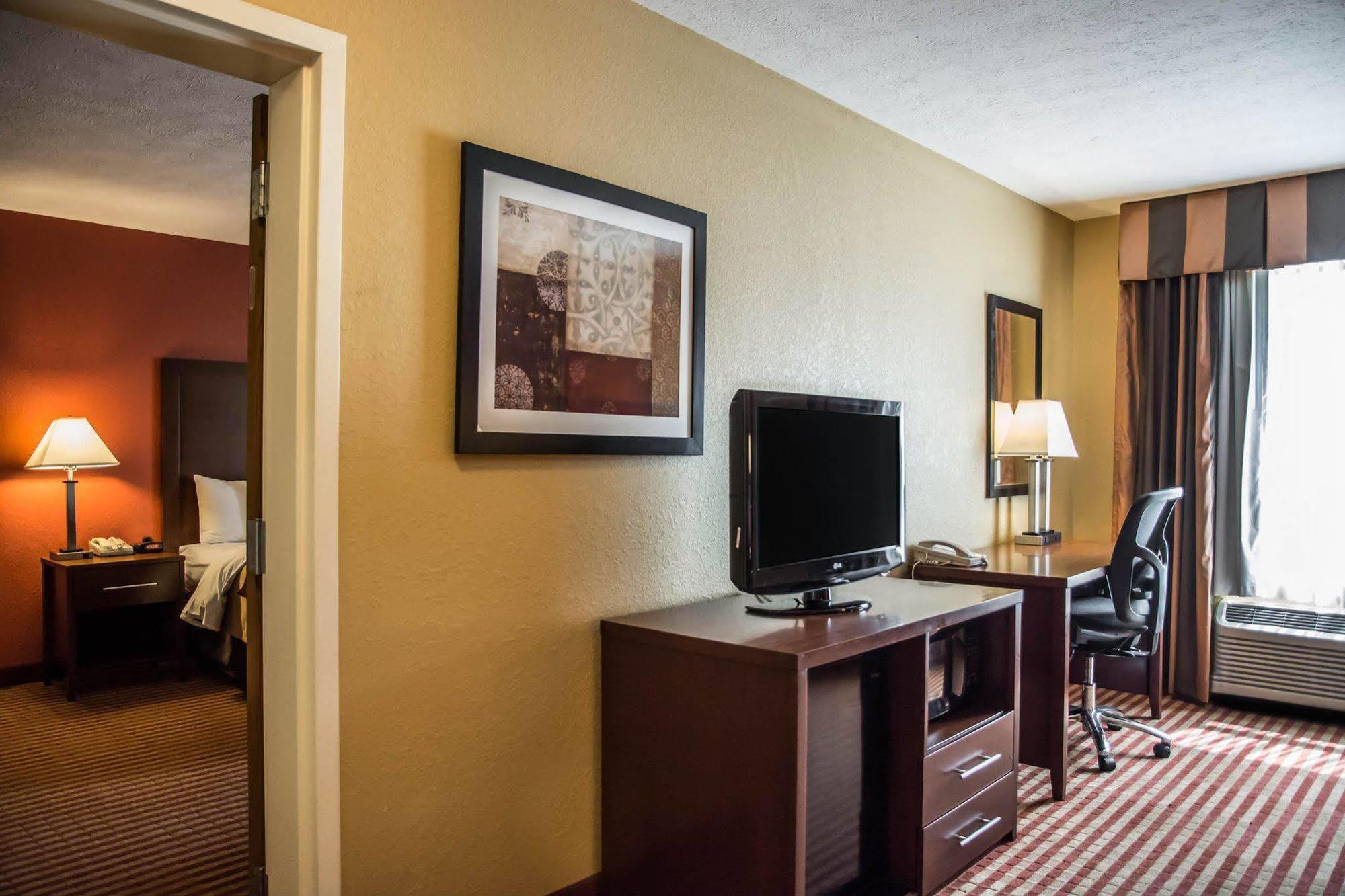 Comfort Inn & Suites Cincinnati Eastgate Exteriör bild
